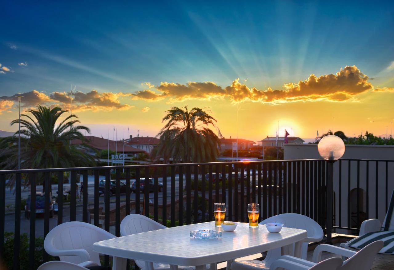 Hotel Paris Lido di Camaiore Exterior foto